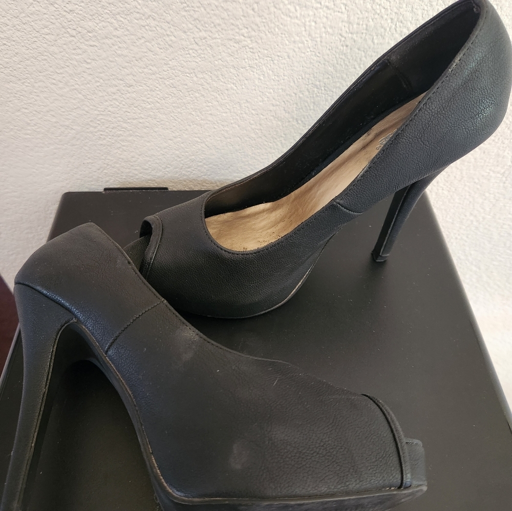 Black peep toe size 7